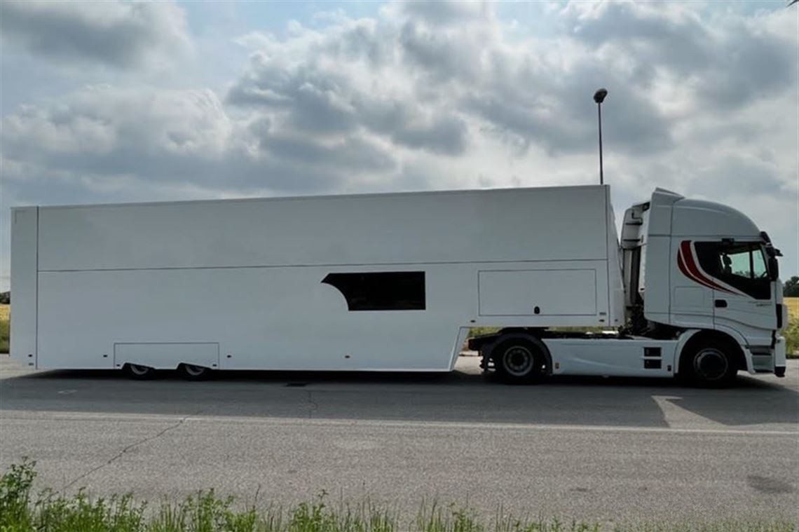 Turatello SR320 race trailer